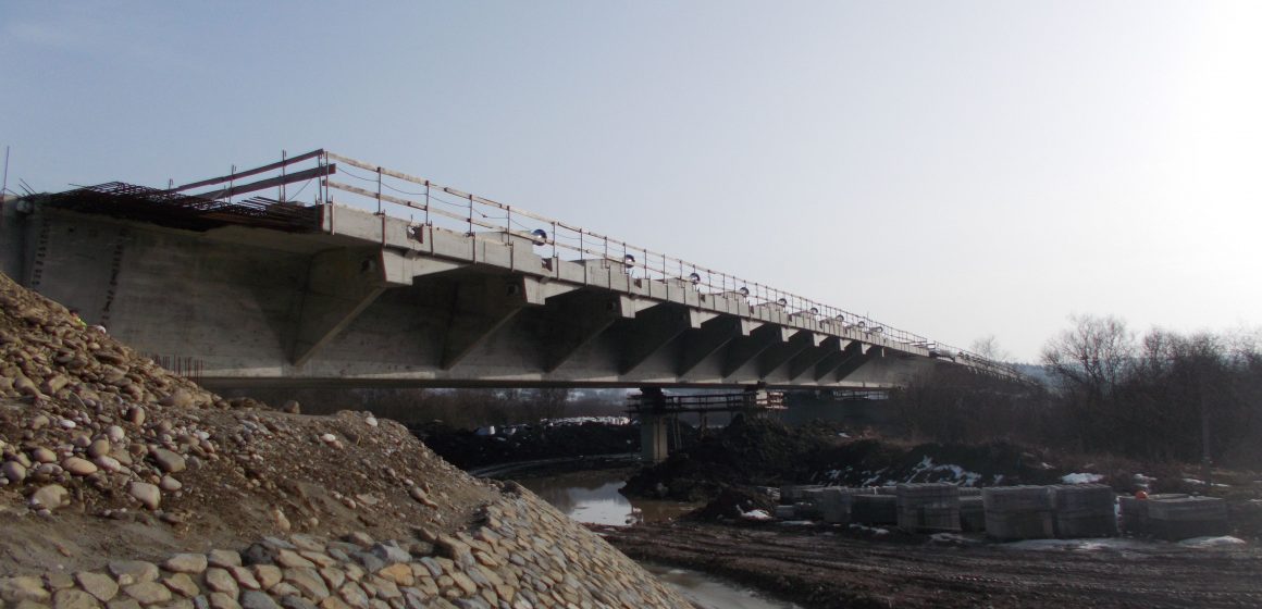 Kurowo. Budowany most oficjalnie połączył brzegi Dunajca