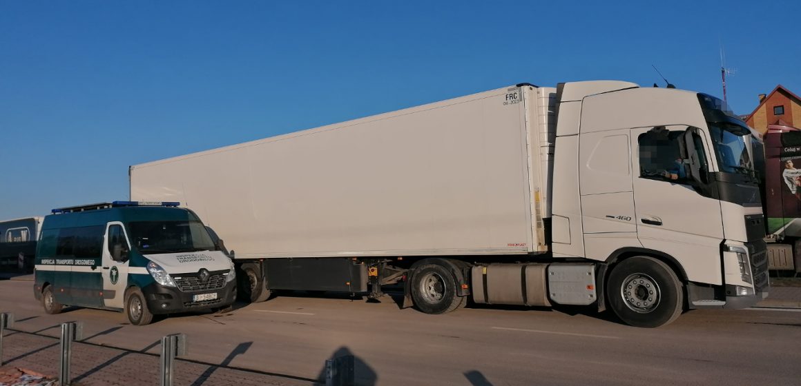 Cztery ciężarówki o nieprzepisowych zbiornikach zatrzymane przez Inspektorat Transportu Drogowego