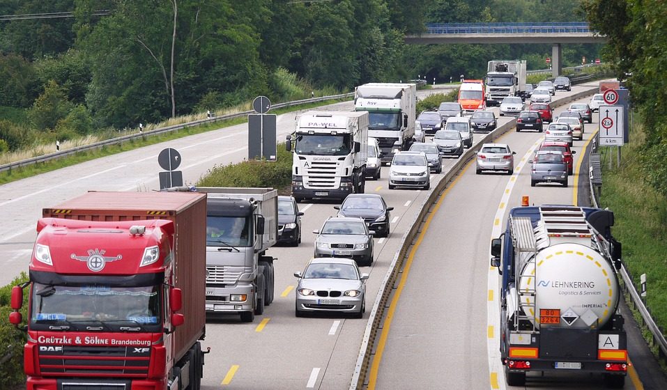 Jak oszczędzać paliwo w samochodzie ciężarowym na autostradzie?