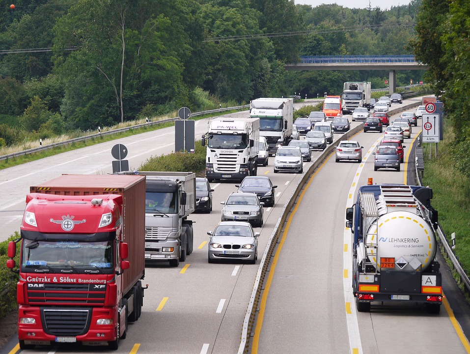 Jak oszczędzać paliwo w samochodzie ciężarowym na autostradzie?
