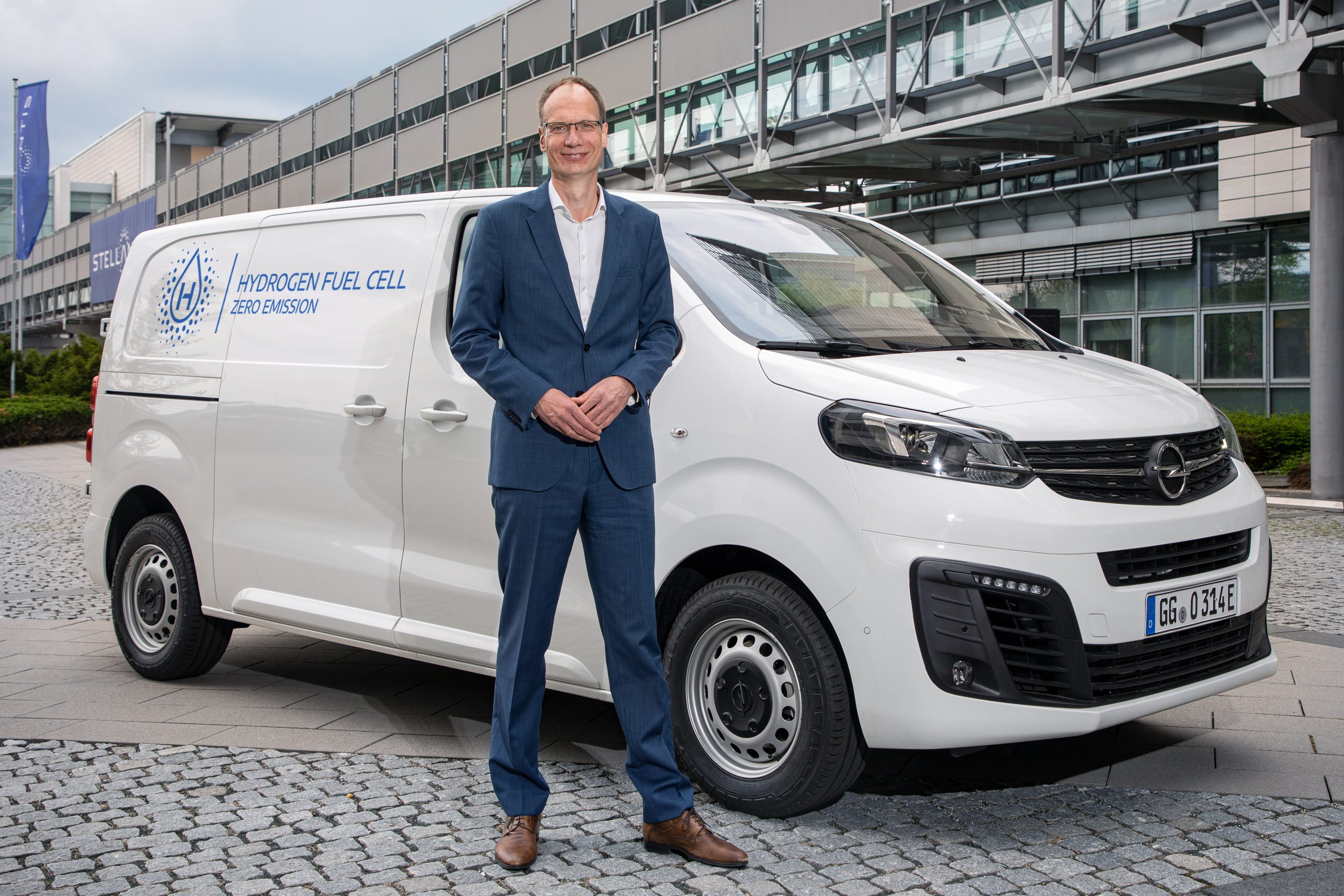 Vivaro-e HYDROGEN: elektryczny dostawczak zasilany ogniwami paliwowymi. Czym zaskoczył Opel?