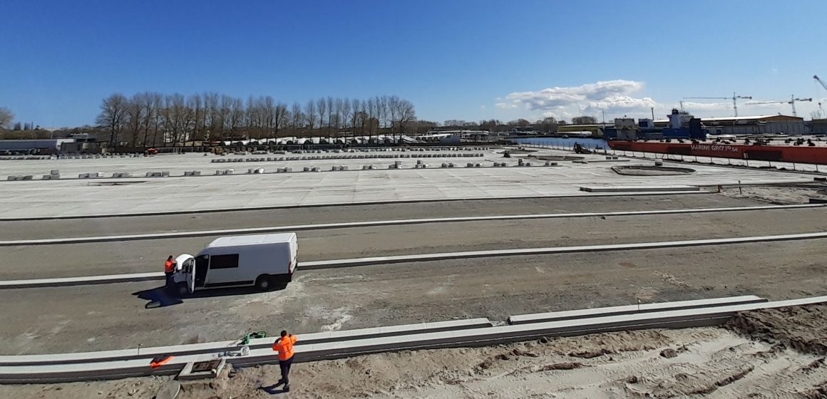 Świnoujście: budowa nowego parkingu dla ciężarówek jest już na półmetku