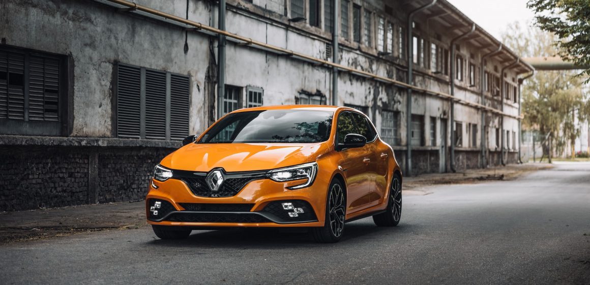 Ubezpieczenie Renault – co wpływa na różnice w cenie?