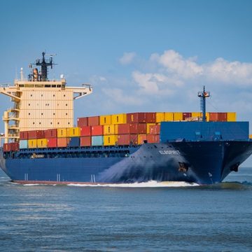 Logistyka morska: Efektywny transport cargo na falach