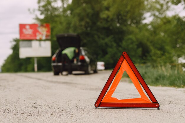 Jak przygotować się na niespodziewane sytuacje drogowe: Poradnik dla kierowców